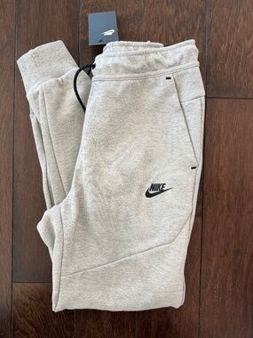 Nike tech jogger pants size small